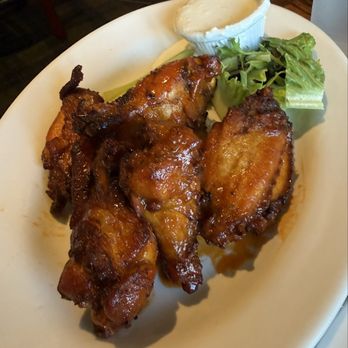 Donahue's Madison Beach Grille - Chicken Wings - American Near Me - Madison, Connecticut