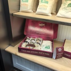 Fruitcake and Jelly Kitchen - College of the Ozarks - Gift boxes