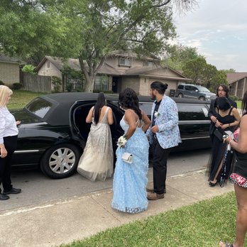 Monét Limousine - Limos Near Me Monét Limousine - Limos Near Me
