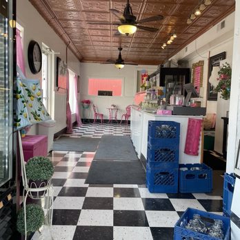 Cloverleaf Creamery - Inside - Ice Cream & Frozen Yogurt Near Me - Buhl, Idaho Cloverleaf Creamery - Inside - Ice Cream & Frozen Yogurt Near Me - Buhl, Idaho