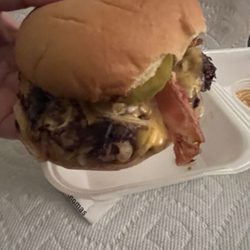 BurgerRobs Food Truck - Grilled Onion Burger + Bacon. Delicious!