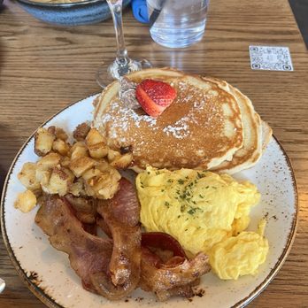 Chalet - All American Breakfast - New American Near Me - Chicago, Illinois
