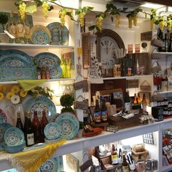 Apple Farm Gift Shop - Food and beverage items