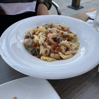 State & Main Kitchen & Bar - Bars Near Me - Pickering, Ontario