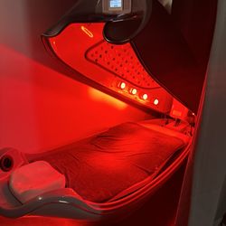 Unwind Health Spa - Sculpt pod pro. Infrared light and heat, red light and with lymphatic shake