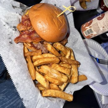 Tavern On the Rocks - Bacon jam burger - Pubs Near Me - Rockaway, New Jersey Tavern On the Rocks - Bacon jam burger - Pubs Near Me - Rockaway, New Jersey