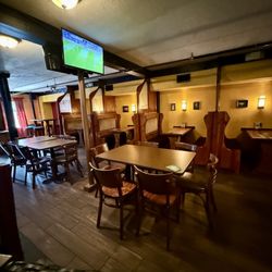 Harp & Celt Irish Pub & Restaurant - Nice wood floor & tables.