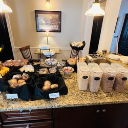 user provided Essex Street Inn & Suites, Ascend Hotel Collection photo