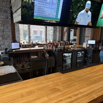 Flip Side - Hudson - Bar & Dining Area - Burgers Near Me - Hudson, Ohio