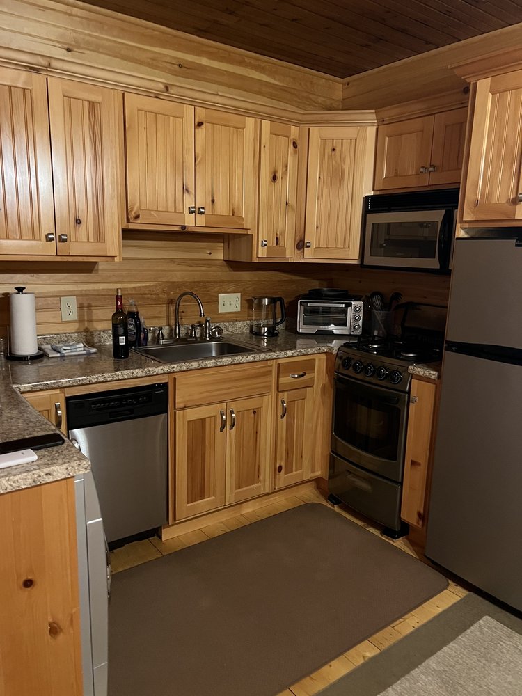 KILBY HOUSE INN Updated October 2024 31 Photos 122 Water St, Eastport, Maine Bed