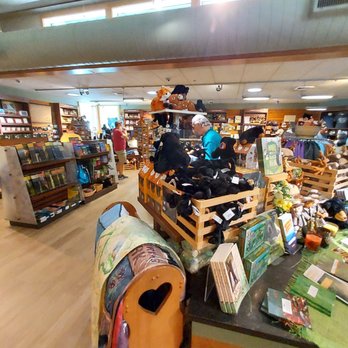 Oconaluftee Visitor Center - Gift shop - Visitor Centers Near Me - Cherokee, North Carolina