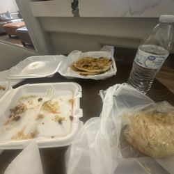 Pupusas Dona Mary - 4 papusas ( I only ate 2)