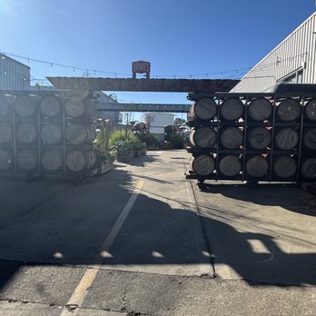 Drake's Barrel House - Breweries Near Me - San Leandro, California Drake's Barrel House - Breweries Near Me - San Leandro, California
