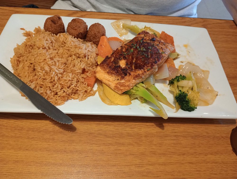 Mama Seafood Restaurant Logo