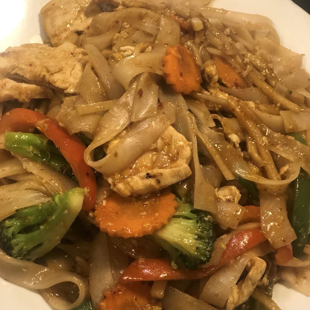 Aroy Thai - Drunken Chicken Thai noodles - Thai Near Me - O Fallon, Illinois