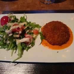 Gab's - Crabcake et salade en entrée.
