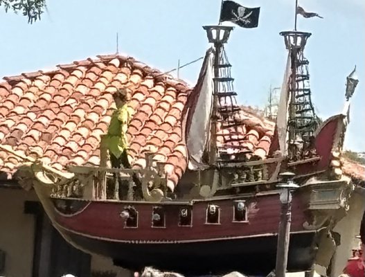 A Pirate's Adventure ~ Treasures of the Seven Seas by null