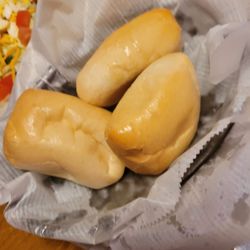 Complimentary dinner rolls