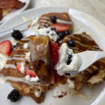 Another Broken Egg Cafe - Cinnamon roll French toast - Breakfast & Brunch Near Me - Pembroke Pines, Florida