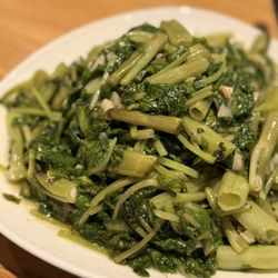 Tihu Taiwanese Cuisine - Found a curly hair, we didn't continue touch the plate.