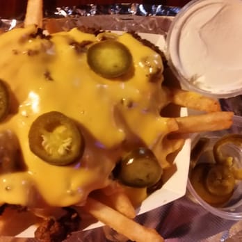 EM R Wings - Chili cheese fries Yummy!!! - New American Near Me - Sneads Ferry, North Carolina