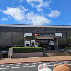First Hawaiian Bank - Front door