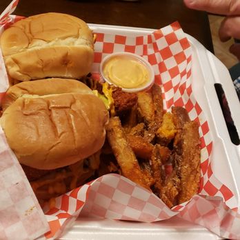 Bucky’s Hot Chicken - Spicy slider meal - $13 - Food Trucks Near Me - Bakersfield, California Bucky’s Hot Chicken - Spicy slider meal - $13 - Food Trucks Near Me - Bakersfield, California