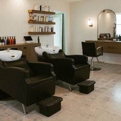 Hair By Kati Arent - Indulge in a luxury shampoo experience with relaxing bowls and premium products - designed for comfort and healthy hair.