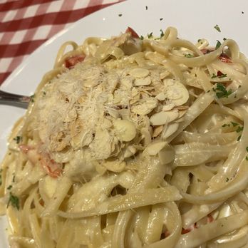 Frugatti's - Garlic Chicken Fettuccine - Italian Near Me - Bakersfield, California Frugatti's - Garlic Chicken Fettuccine - Italian Near Me - Bakersfield, California