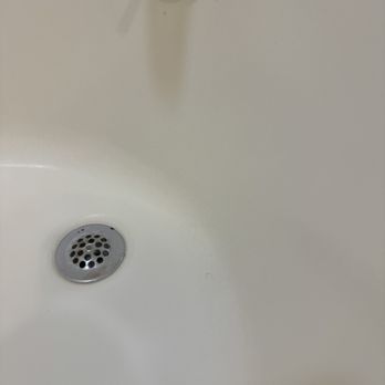 DoubleTree by Hilton Hotel Lafayette - Pubic Hair in the tub - Hotels Near Me - Lafayette, Louisiana