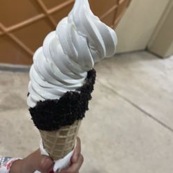 Twistee Treat - Jones - Vanilla fancy with Oreo cookie dust. Not like the picture that shows in the menu