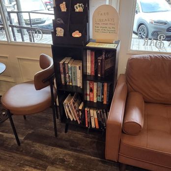 Pittador Brews - Cozy interior - Coffee & Tea Near Me - Sacramento, California