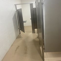Hitzman-Optimist Park - Nice clean bathrooms under the blue roof building