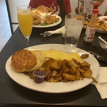 Maple Leaf Diner - American Near Me - Dallas, Texas Maple Leaf Diner - American Near Me - Dallas, Texas