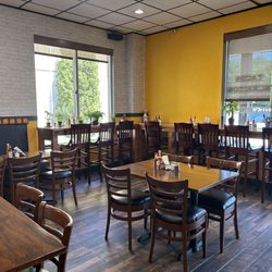 El Sol Deli - Dining area