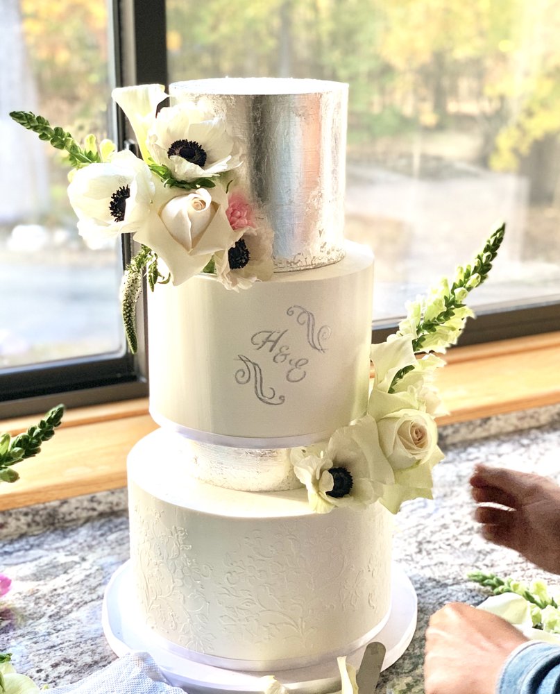 Pilar Cake Studio Logo