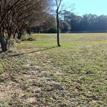 Optimist Dog Park - Looking to the left from the back corner - Dog Parks Near Me - Milton, Florida