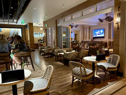 Drift Kitchen & Bar - Opal Grand Resort & Spa by null