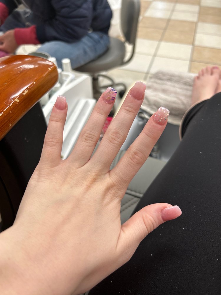 Regal Nails, Salon & Spa Logo