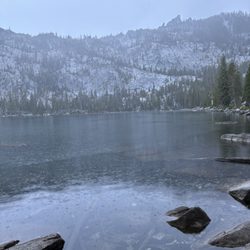 Klamath National Forest - Rain on big duck lake - Russian wilderness