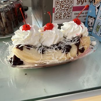 Manhattan Beach Creamery - Three Scoop Banana Split ($13) - Ice Cream & Frozen Yogurt Near Me - Manhattan Beach, California Manhattan Beach Creamery - Three Scoop Banana Split ($13) - Ice Cream & Frozen Yogurt Near Me - Manhattan Beach, California