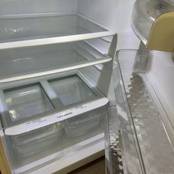 Momz and Pops Cleaning Services - A fridge I cleaned