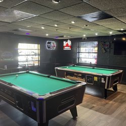 Una Mas Bar & Grill - Pool room