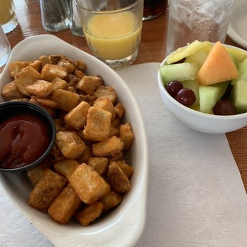 Windows on the Bay - Fresh fruit bowl and hash browns - Breakfast & Brunch Near Me - Alexandria Bay, New York Windows on the Bay - Fresh fruit bowl and hash browns - Breakfast & Brunch Near Me - Alexandria Bay, New York