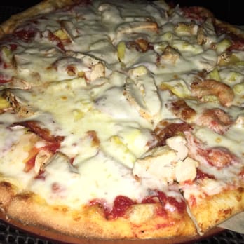 Flippers Pizza - Hardly any pineapple - Pizza Near Me - Tampa, Florida