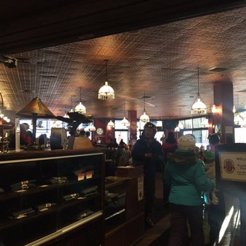 Jjs Rocky Mountain Tavern - Packed house on a Wednesday - American Near Me - Frisco, Colorado Jjs Rocky Mountain Tavern - Packed house on a Wednesday - American Near Me - Frisco, Colorado