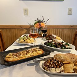Deer Run Winery - Join us for a bite to eat in our full-service café!