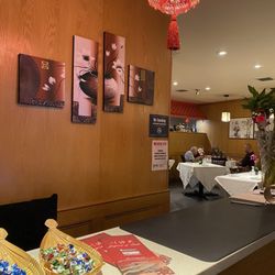 Legend of Taste - After the holiday, it's a packed and busy night at Legend in Whitestone