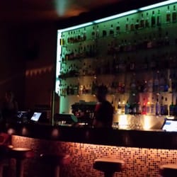 Sandbar - Bar mit leiser Techno-Musik am Samstag abend