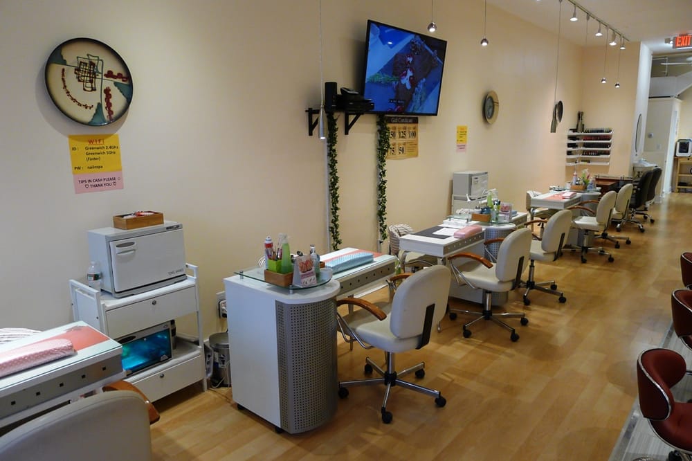 Greenwich Nails & Spa Logo